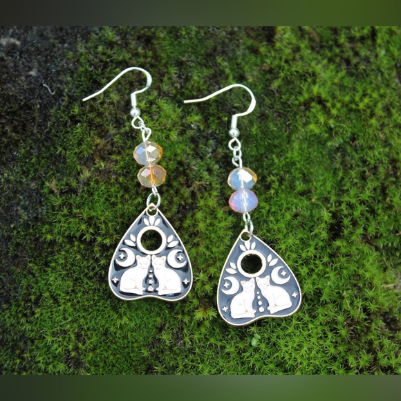 😺 Ouji kitty shiny dangle earrings - Picture 3 of 6